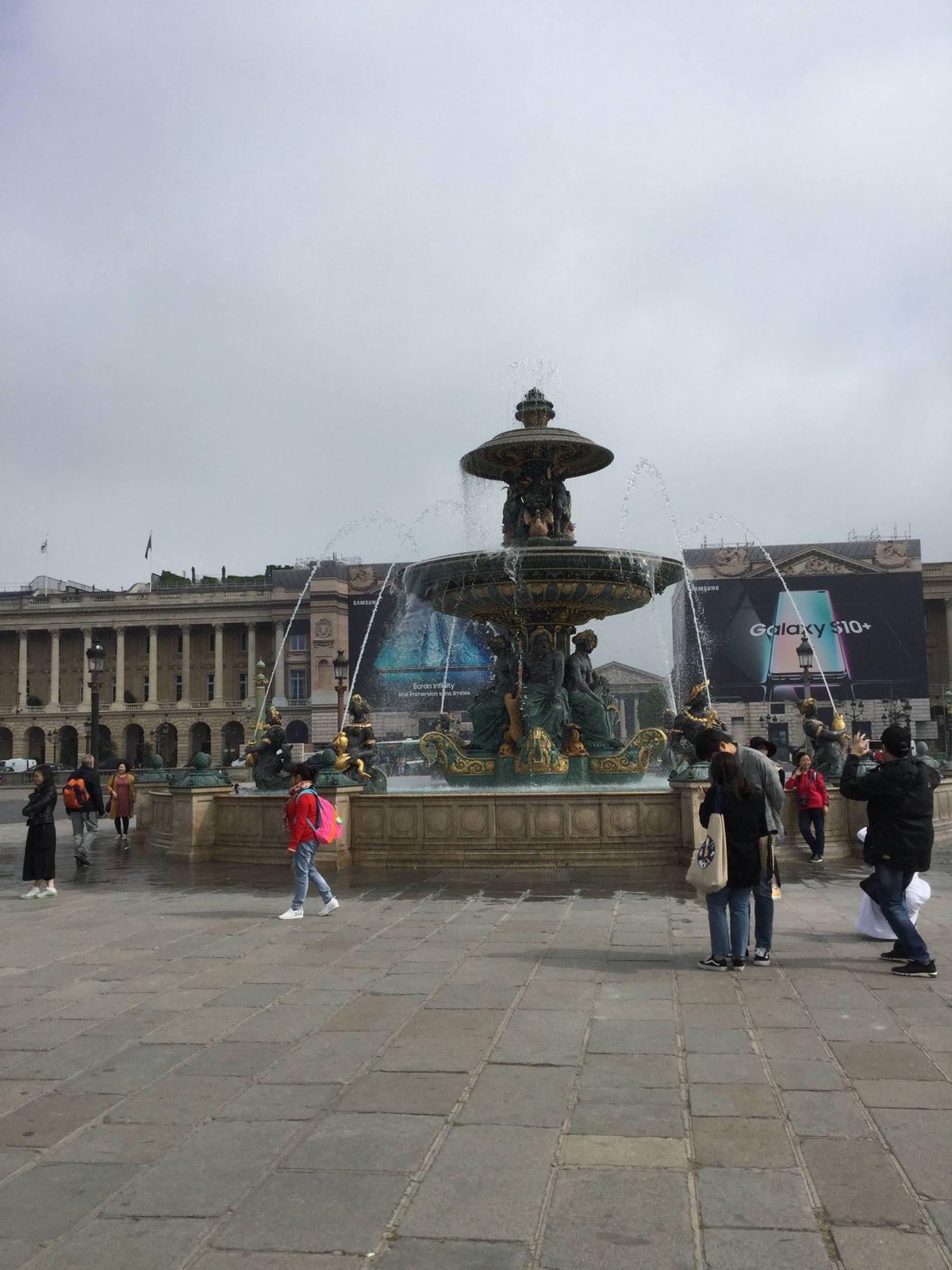 マドレーヌ寺院、コンコルド広場、オペラ座。
とにかくオペラ座は毎日写真撮っ...