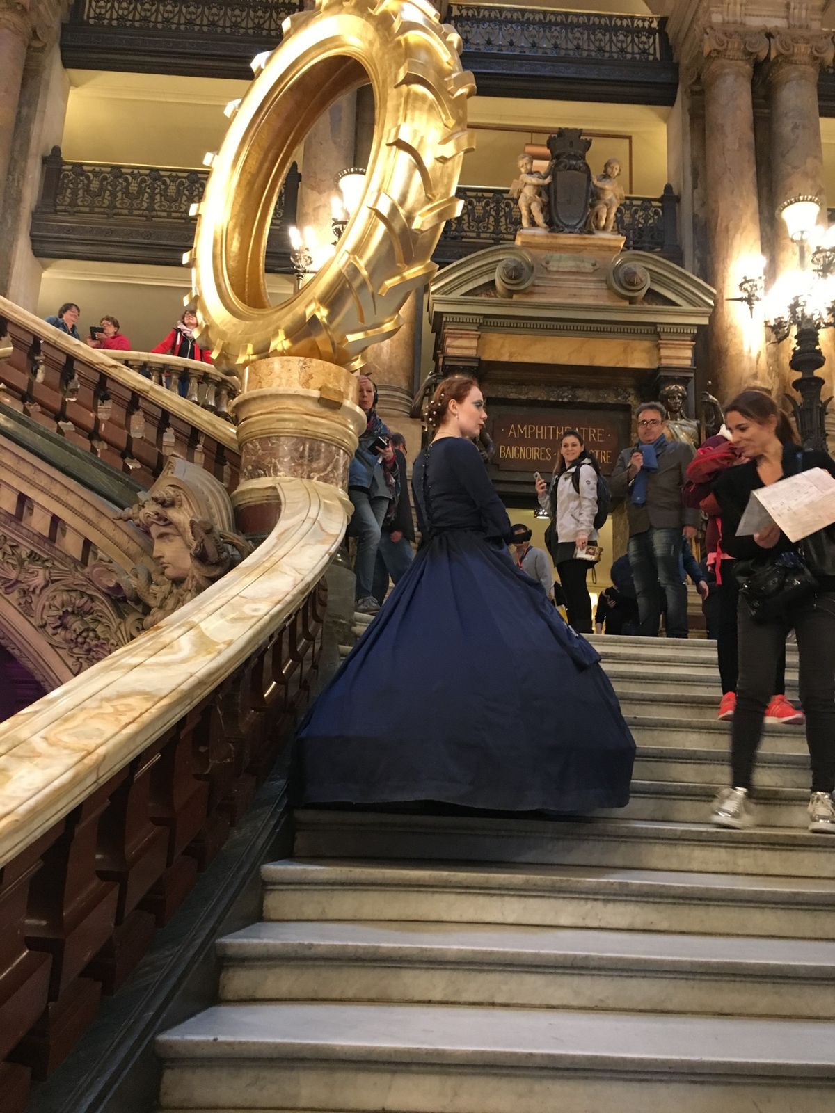 オペラ座！
入った瞬間謎のライトアップ…笑
ディスコかーい！ってツッコミ入...