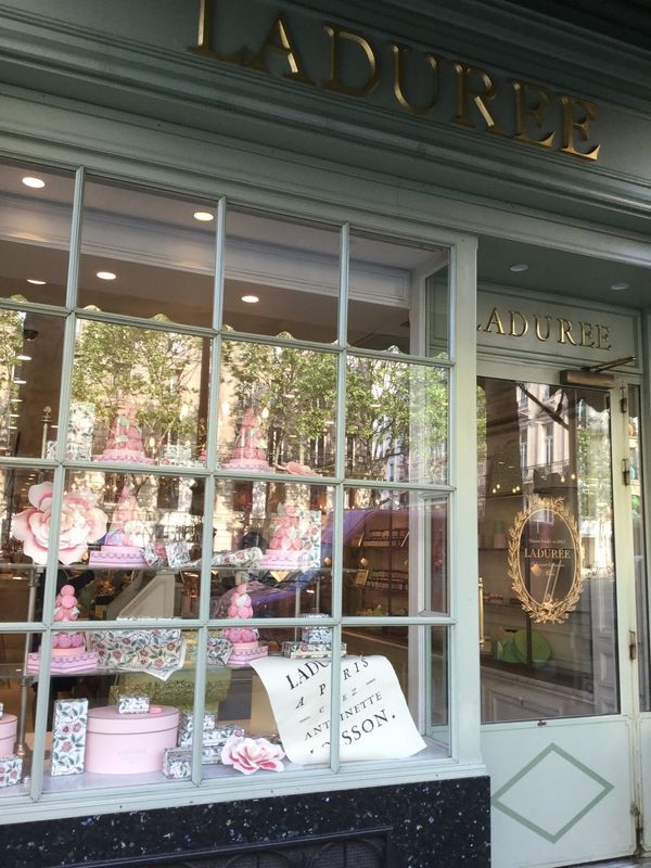 フランス・パリ「フランスの旅」の写真：ラデュレで朝ごはん！