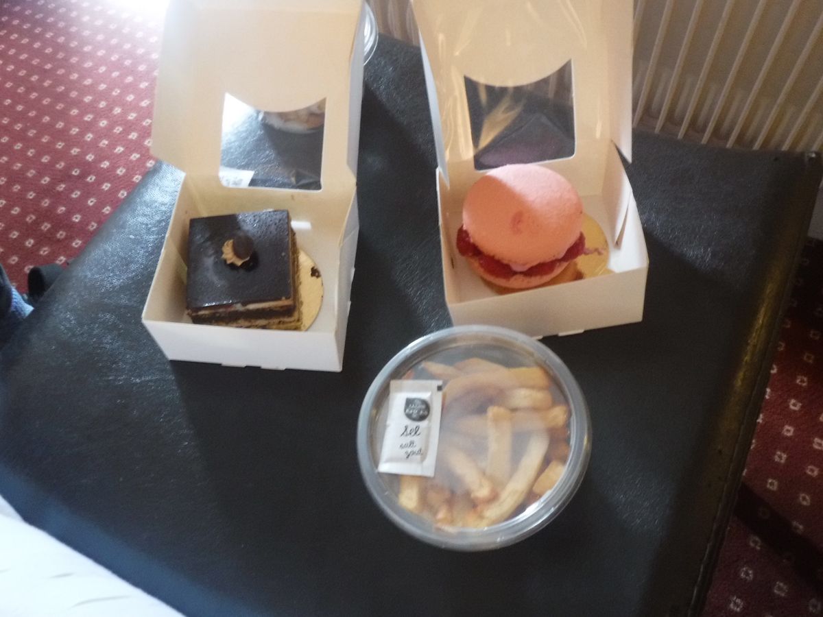 パリと言えばスイーツ！
マカロンは食べ比べしました！