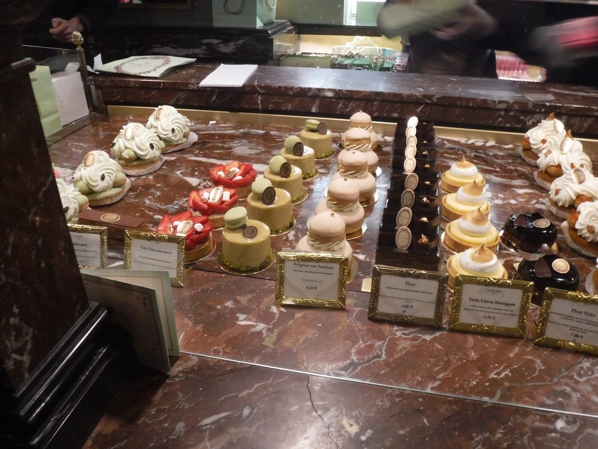 パリと言えばスイーツ！
マカロンは食べ比べしました！