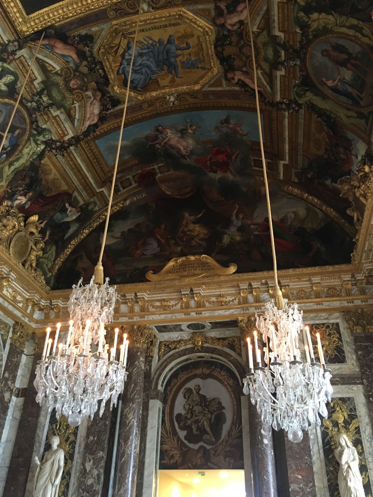 ベルサイユ宮殿。
相変わらずキラキラゴージャス✨
急遽予定を組んだため英語...