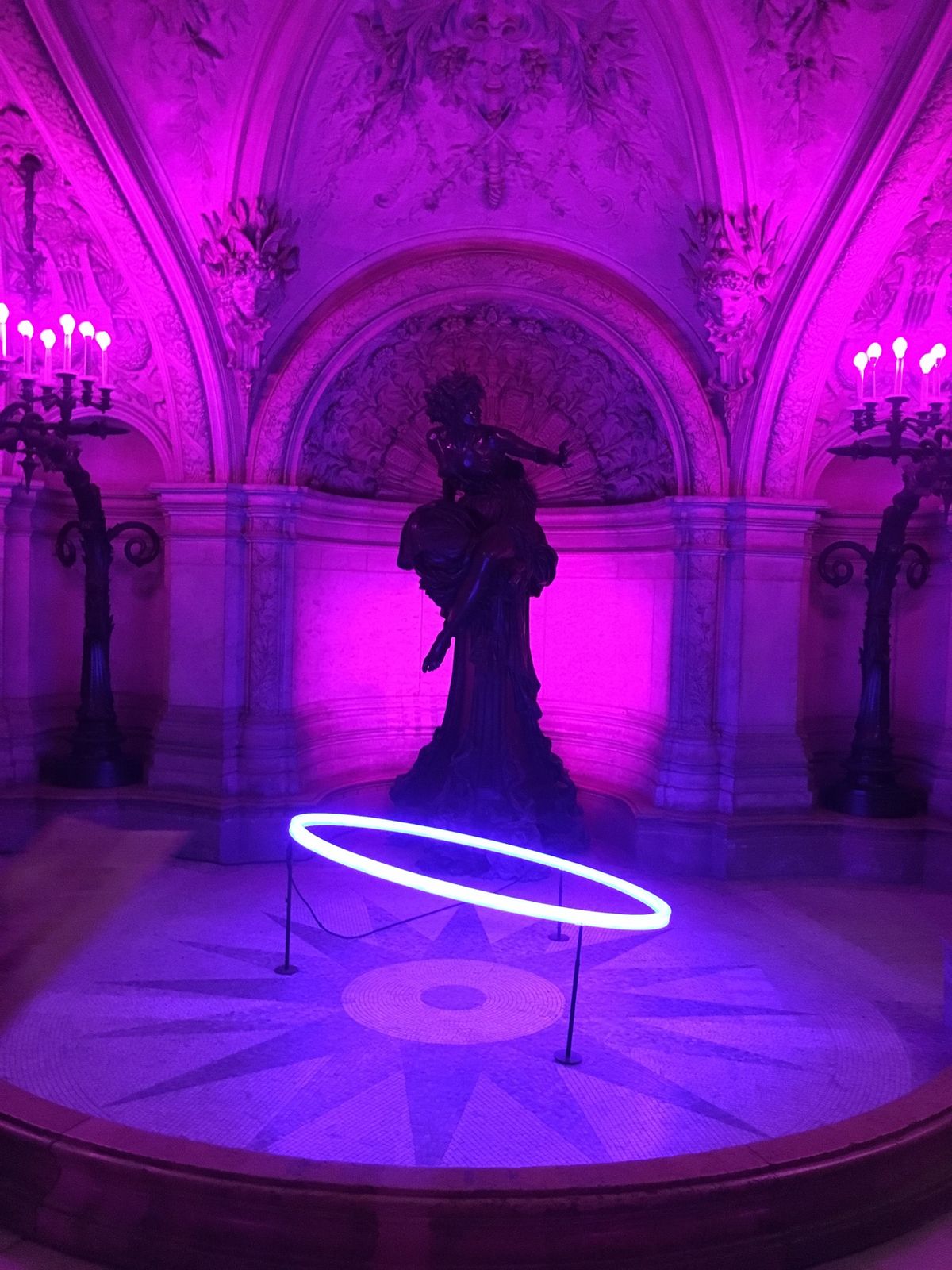 オペラ座！
入った瞬間謎のライトアップ…笑
ディスコかーい！ってツッコミ入...