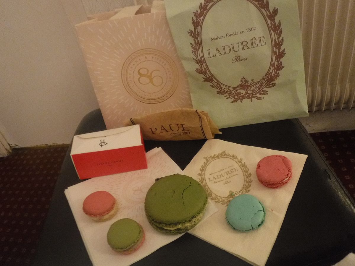 パリと言えばスイーツ！
マカロンは食べ比べしました！
