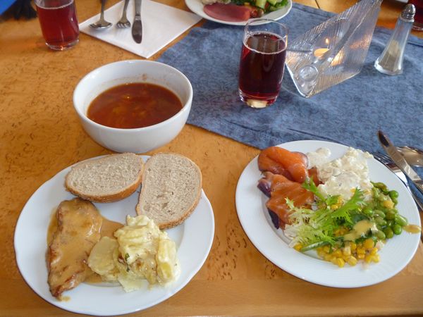 スウェーデン・キールナ「オーロラ旅」の写真：北欧と言えばやっぱりサーモン！！
とって...