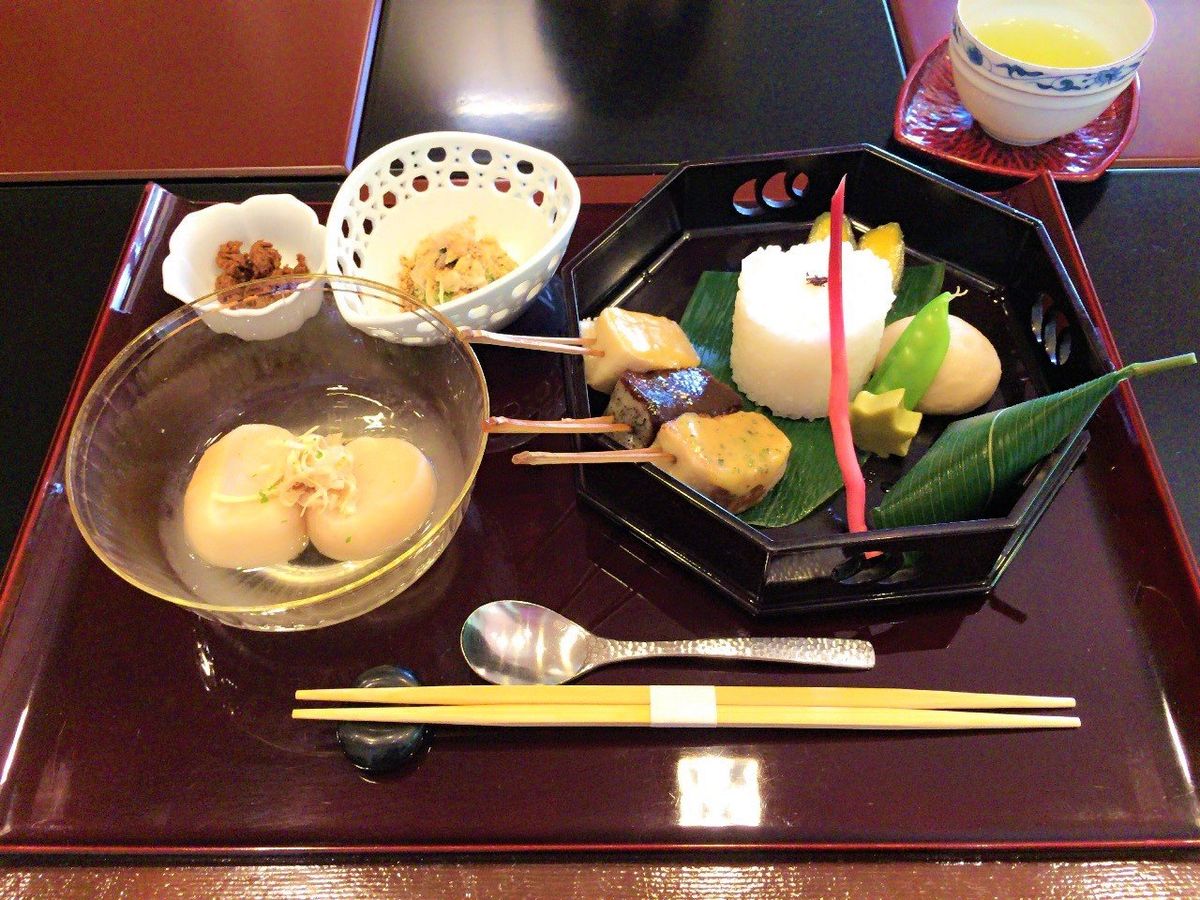 半兵衛麩さんで、お麩と湯葉のお料理「むし養い」を頂きました！
むし養いとは...