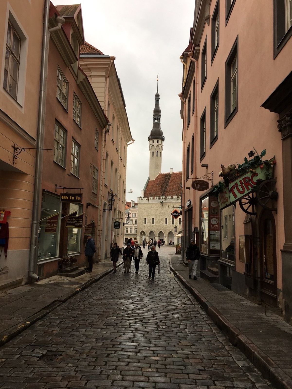 タリン、お伽話に出てきそうな街並み！