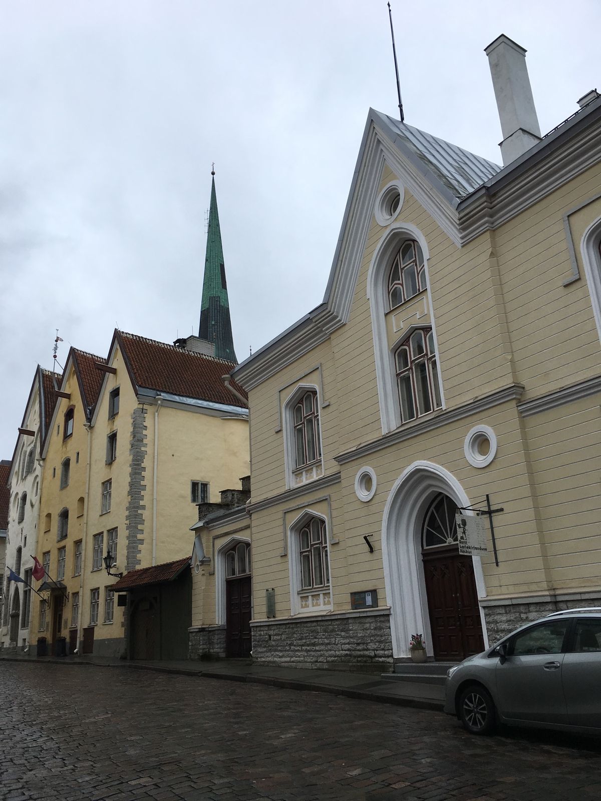 旧市街への入口。
中に入ると別世界が広がっています！