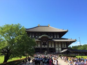 近鉄京都駅から近鉄奈良駅までは、急行で約40分。
奈良に着くと快晴になりま...