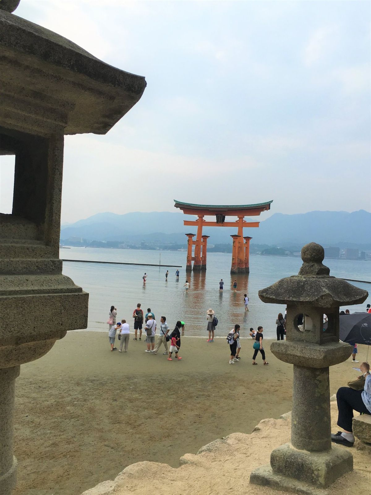 もみじまんじゅうの後は厳島神社へ！！
大鳥居を見られて満足でした⛩
神社の...
