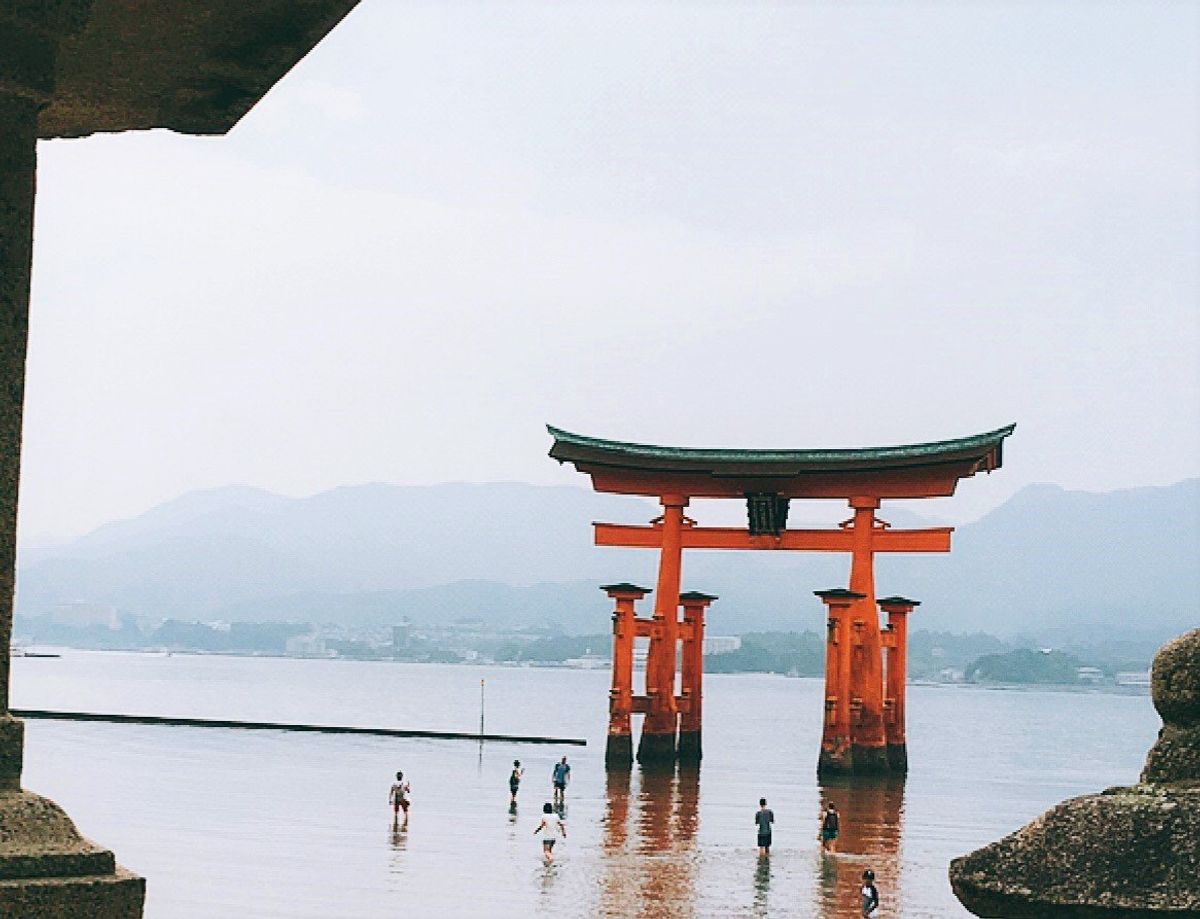 もみじまんじゅうの後は厳島神社へ！！
大鳥居を見られて満足でした⛩
神社の...
