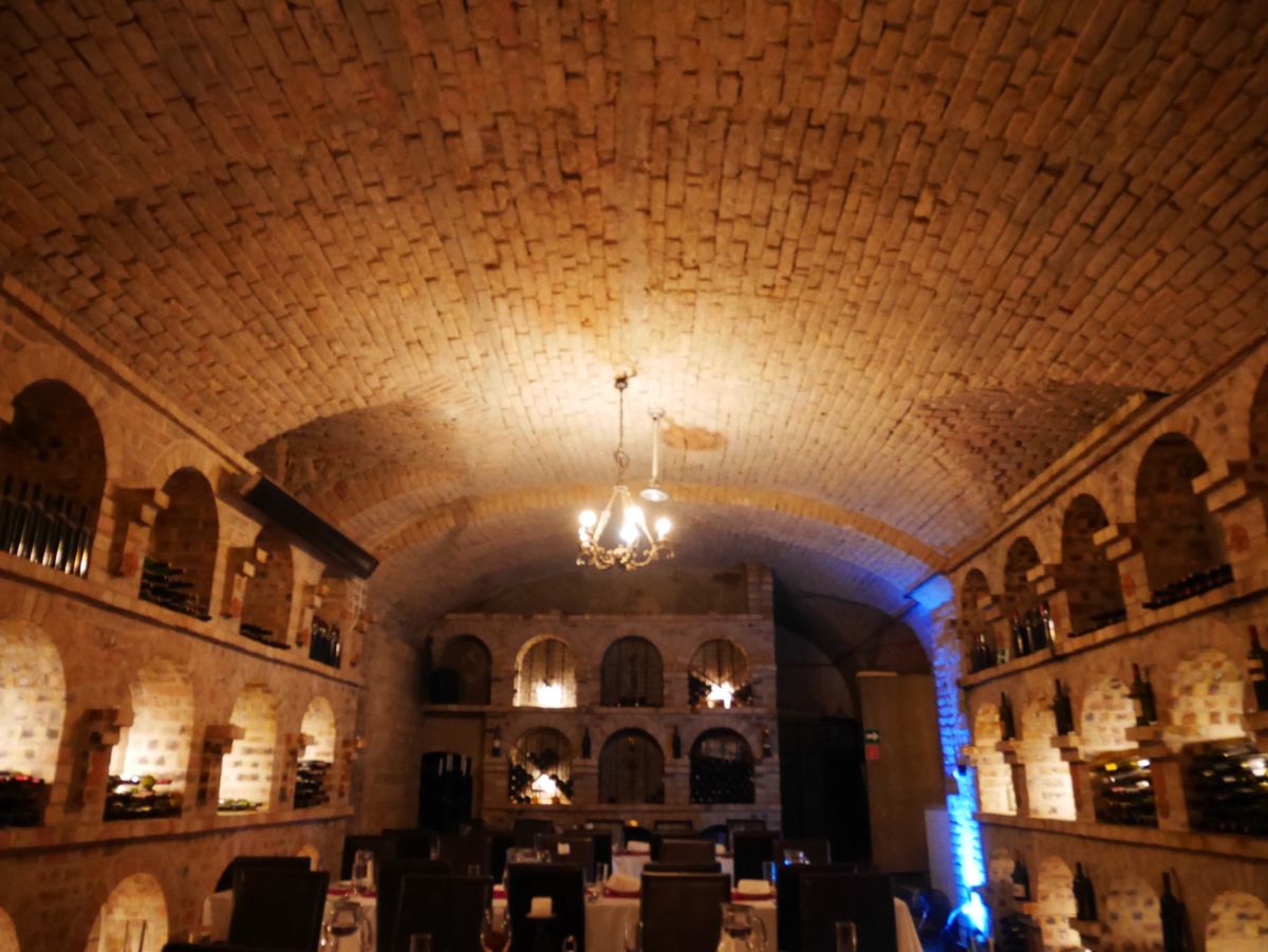 聖イシュトバーン大聖堂。
お昼ご飯食べたところの近くで、ちょうど鐘がなって...