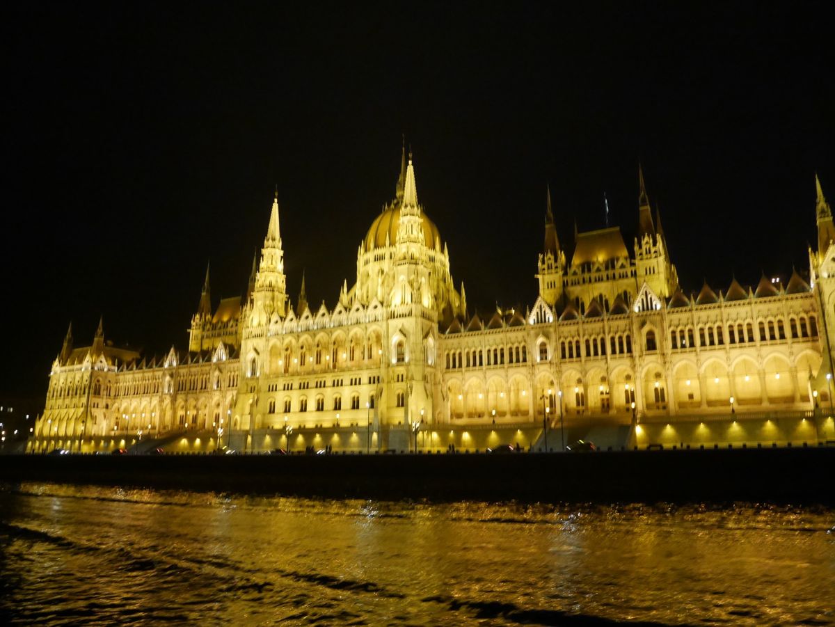 ブダペストの夜景その２！
あまりに美しかったのでびっくりするくらい写真撮り...