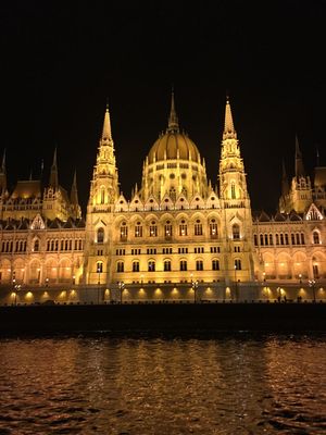 ブダペストの夜景その２！
あまりに美しかったのでびっくりするくらい写真撮り...