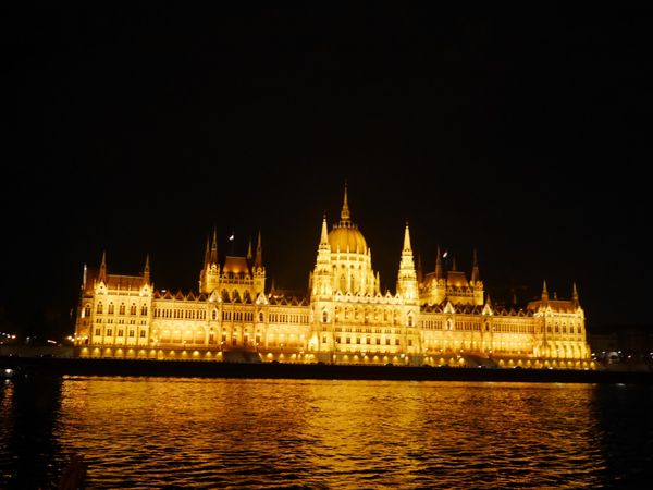 ハンガリー・ブダペスト「中欧ヨーロッパ４ヵ国の旅（ハンガリー編）」の写真：ブダペストの夜景。
正直言って、1番感動...