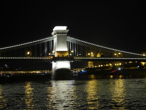ハンガリー・ブダペスト「中欧ヨーロッパ４ヵ国の旅（ハンガリー編）」の写真：ブダペストの夜景その２！
あまりに美しか...
