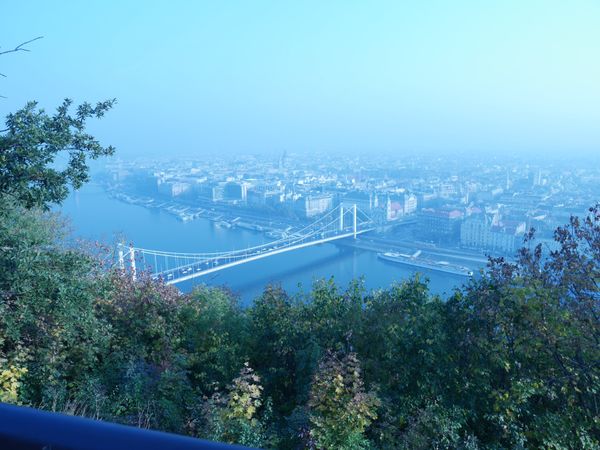 ハンガリー・ブダペスト「中欧ヨーロッパ４ヵ国の旅（ハンガリー編）」の写真：ゲレルトの丘。
この銅像の真似した写真撮...