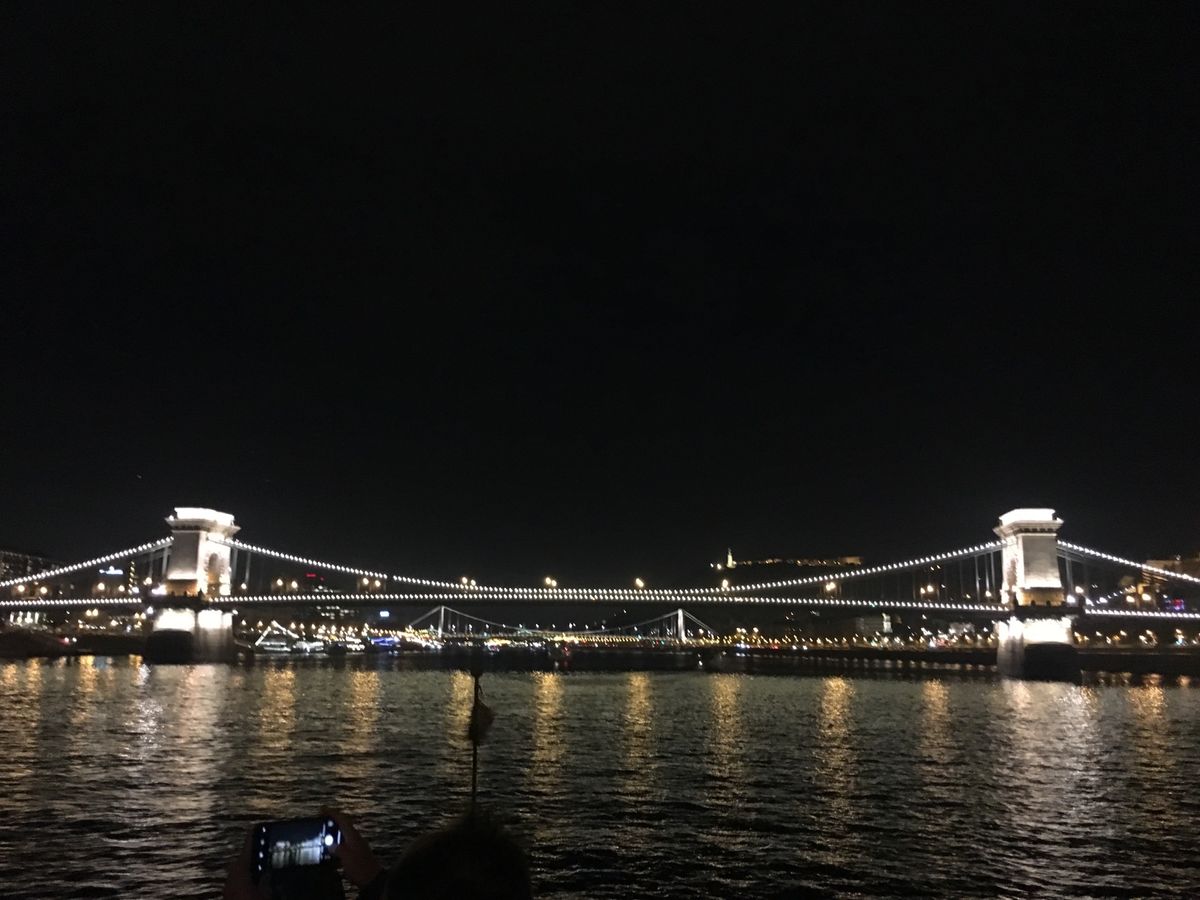 ブダペストの夜景。
正直言って、1番感動しました。
いままでにみた夜景で一...