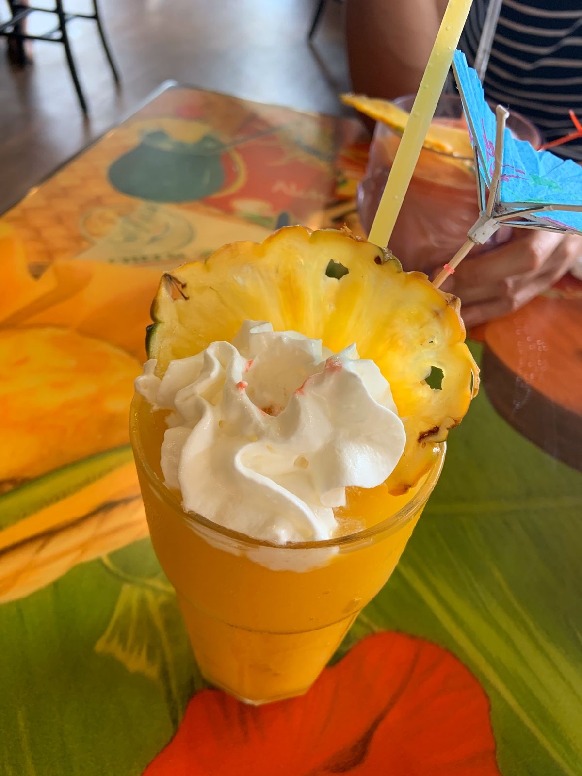 🍴🍔チーズバーガーインパラダイス(カラカウア店).
店内のテレビでメジャー...