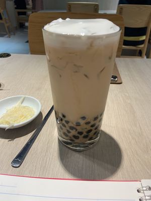 🍴金品茶語.
誠品生活の中にあるカフェ。
気になってたカラフルな小籠包とノ...