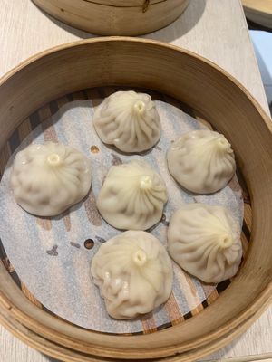 🍴金品茶語.
誠品生活の中にあるカフェ。
気になってたカラフルな小籠包とノ...