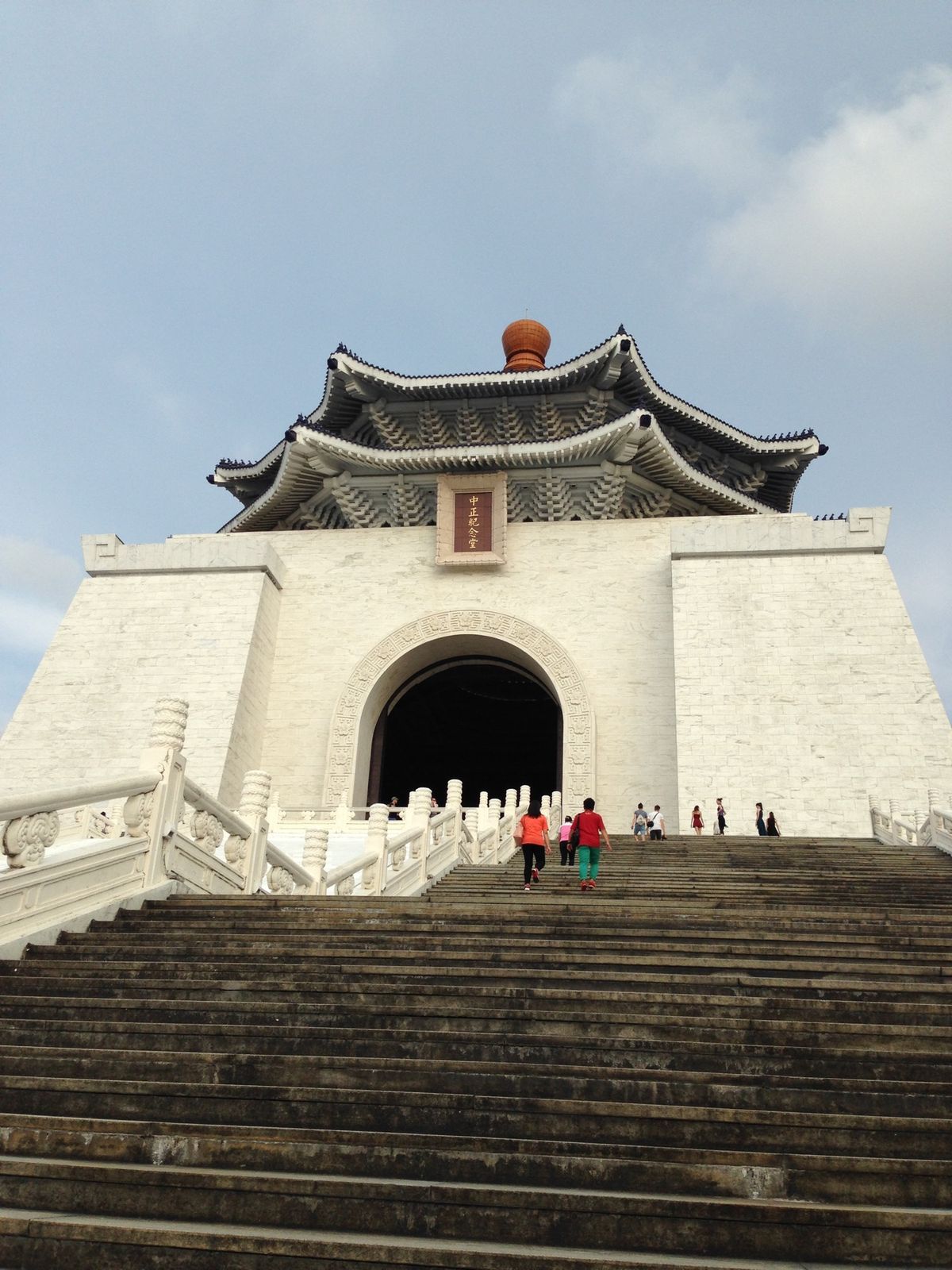 中正紀念堂！
ちょうど衛兵交替式でした！