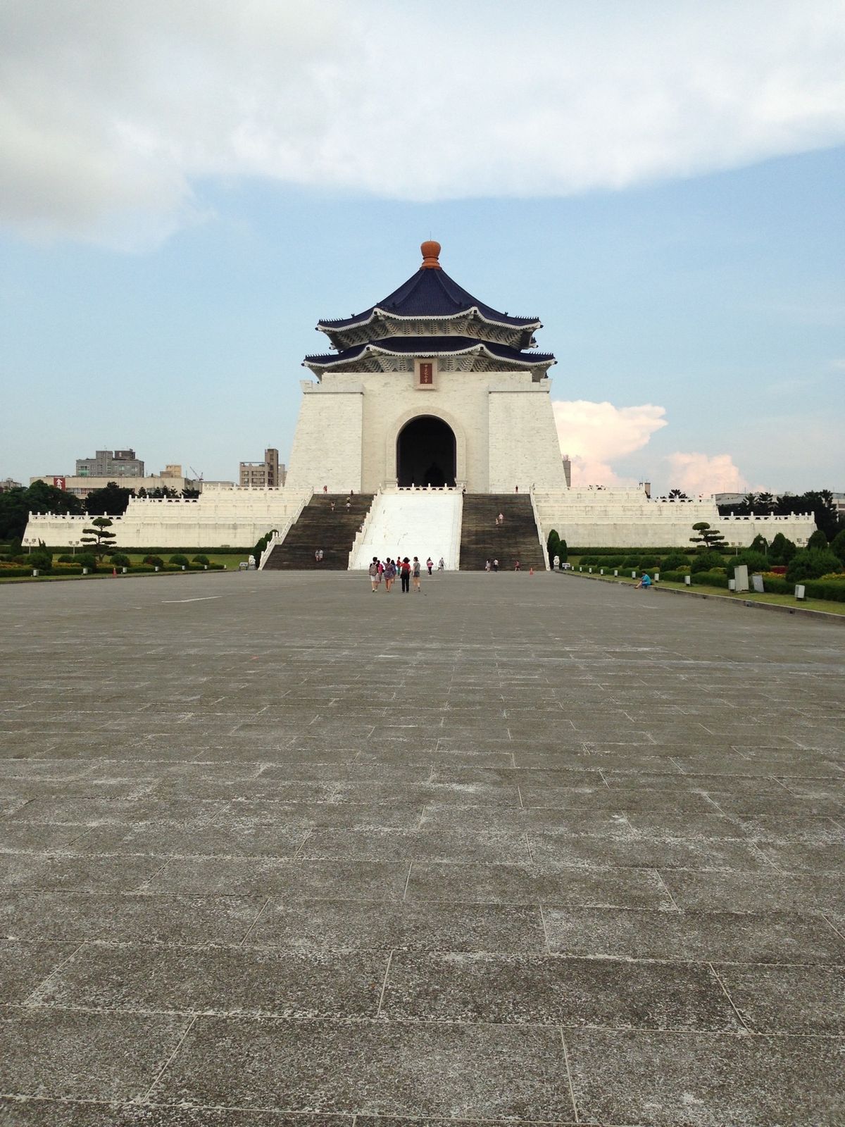 中正紀念堂！
ちょうど衛兵交替式でした！