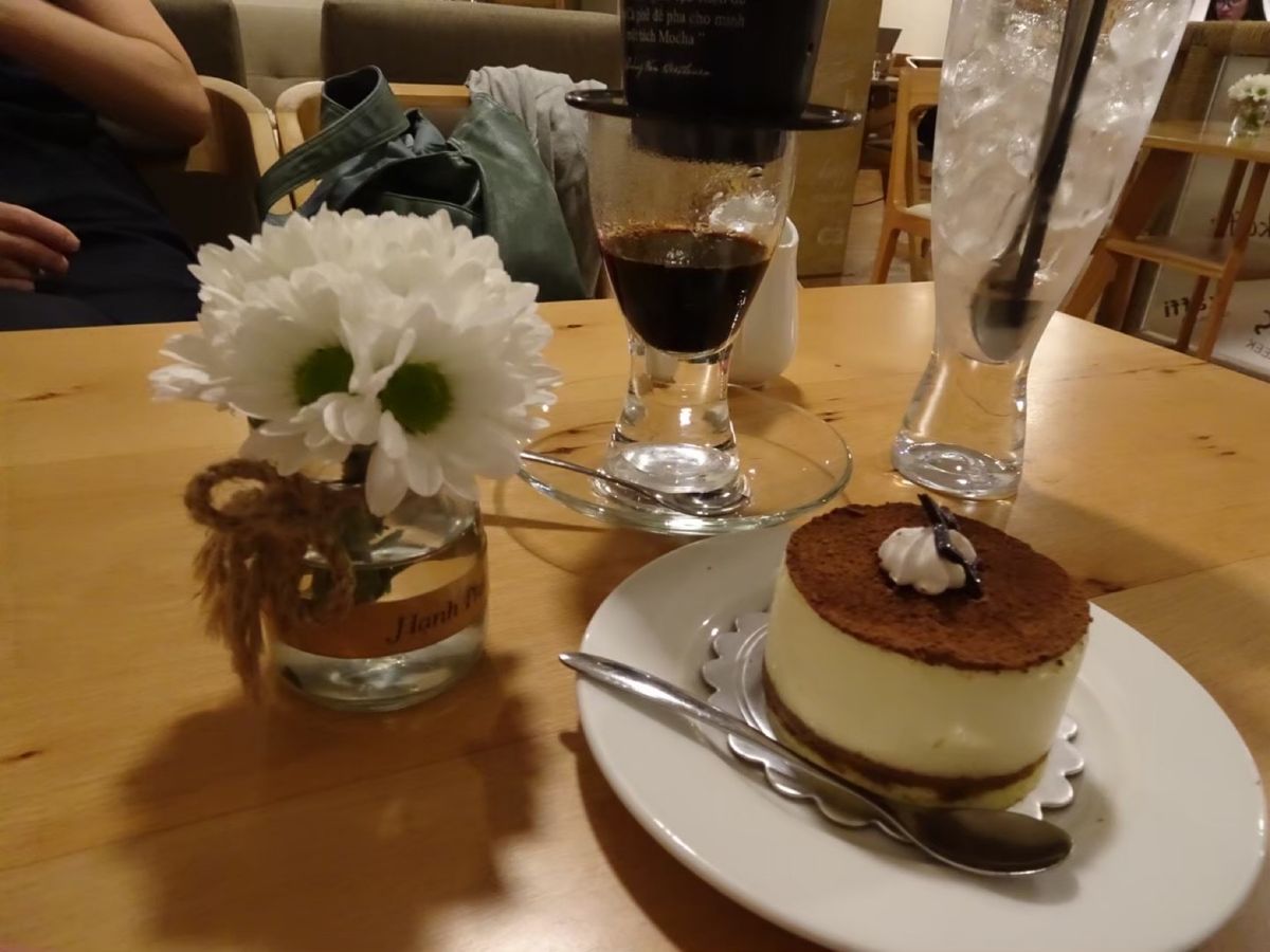 ☕️チュングエンコーヒー.(ドンコイ通り)
シェラトン の前にあるカフェ....