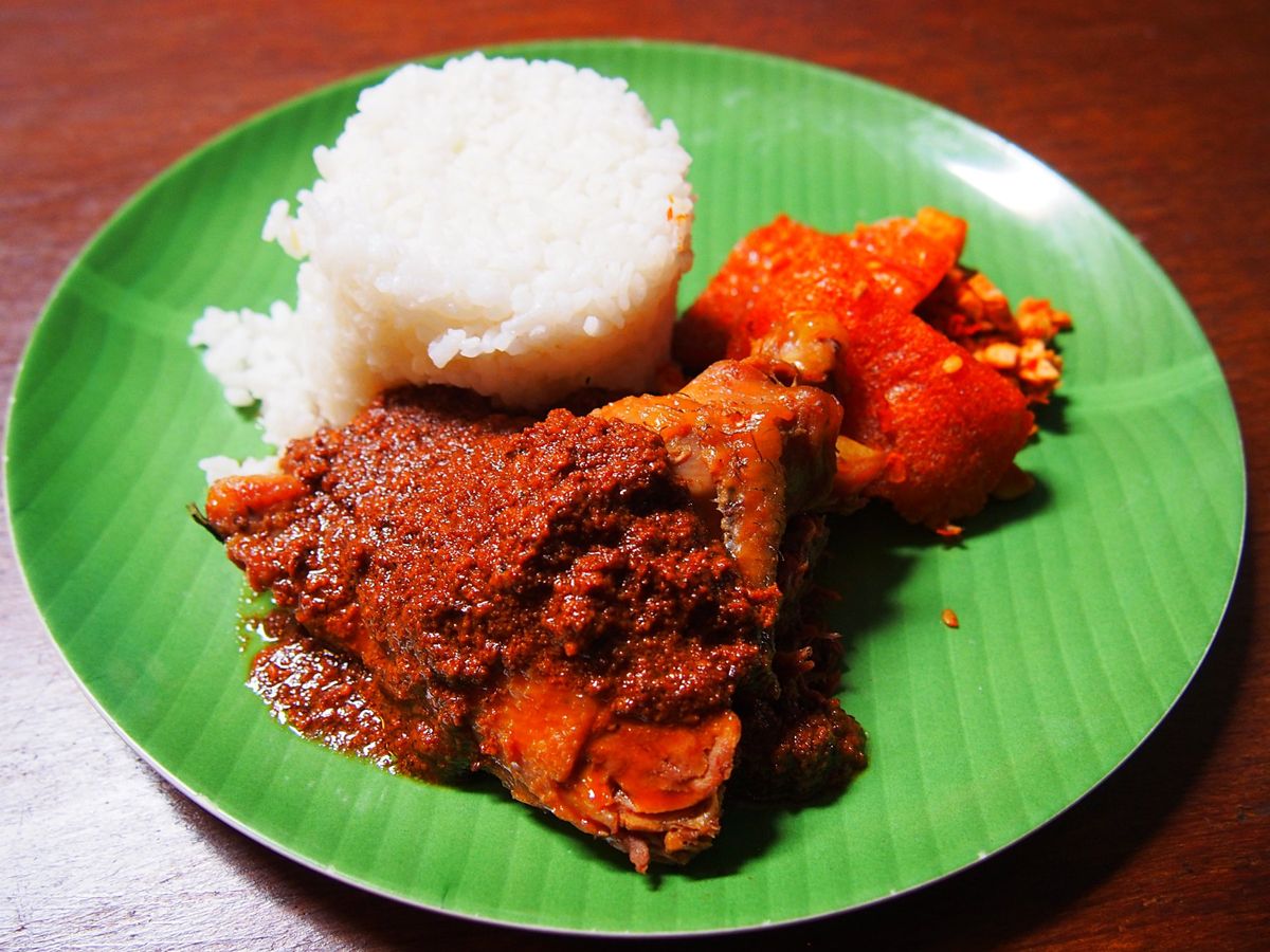 ジョグジャカルタの街は歴史のある街だけあって見所もたくさん、散歩しがいもあ...