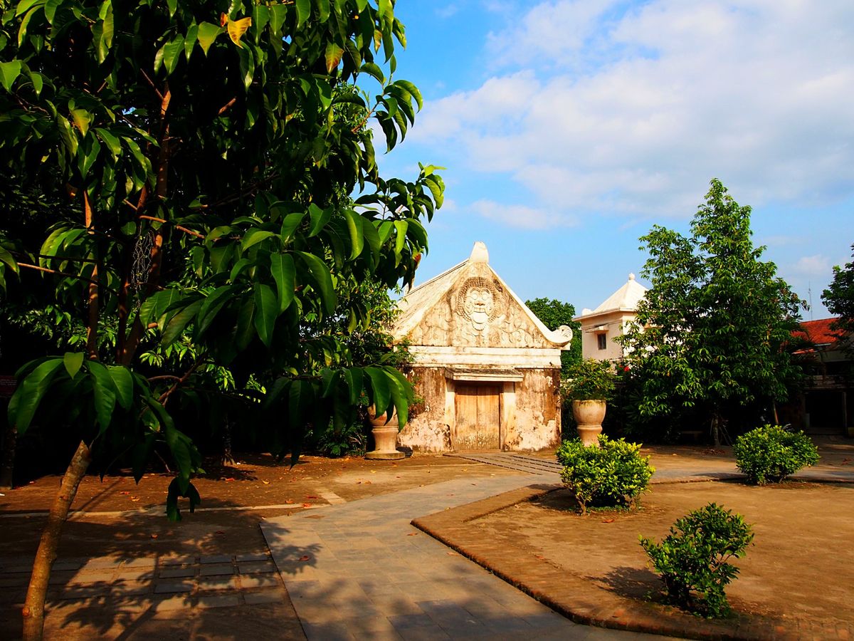 ジョグジャカルタの街は歴史のある街だけあって見所もたくさん、散歩しがいもあ...