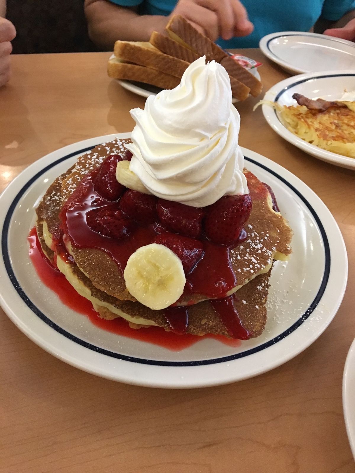 🍴🥞Ihop (クヒオ通り)
Ihopで朝ごはん。ローカルの人も多い☺︎
