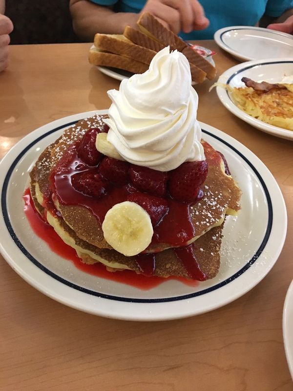 アメリカ(米国)・ハワイ「✈︎2017ハワイ旅行🇺🇸」の写真：🍴🥞Ihop (クヒオ通り)
Ihopで...