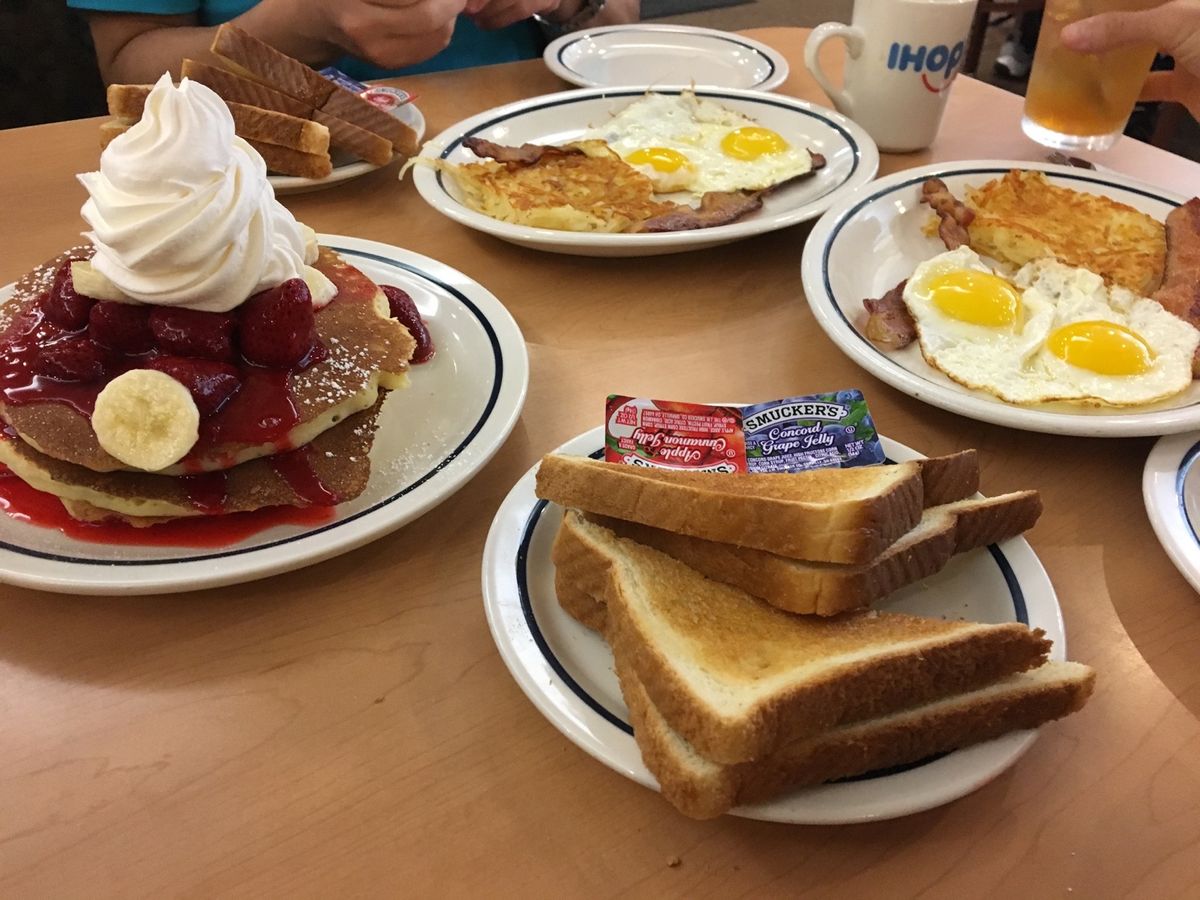 🍴🥞Ihop (クヒオ通り)
Ihopで朝ごはん。ローカルの人も多い☺︎
