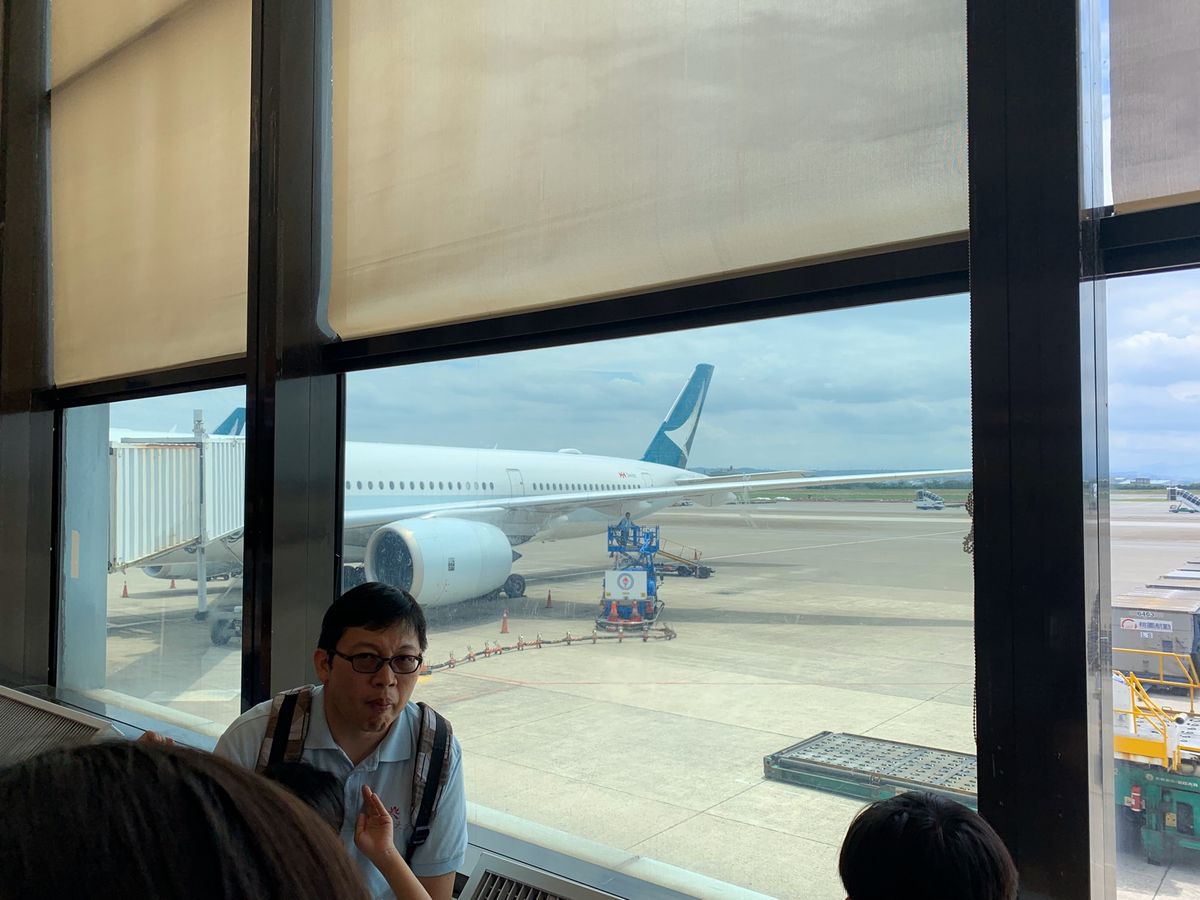 飛行機が遅れ、日本行きの飛行機の定刻後に台湾へ到着。幸いにも日本行きも遅れ...