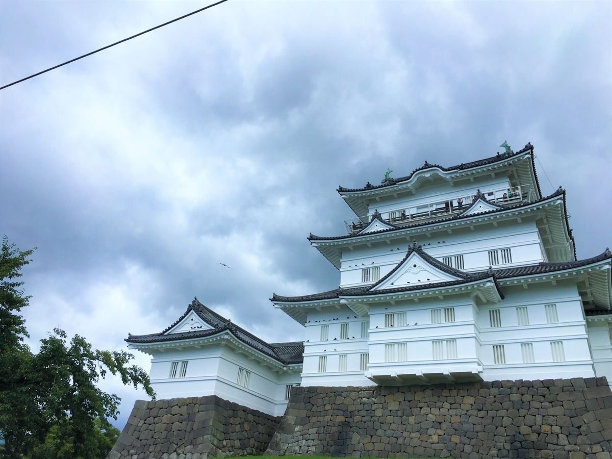 微妙なお天気の中、小田原に到着です！
、、、新幹線で。🚅🤜🤛
乗車時間15...