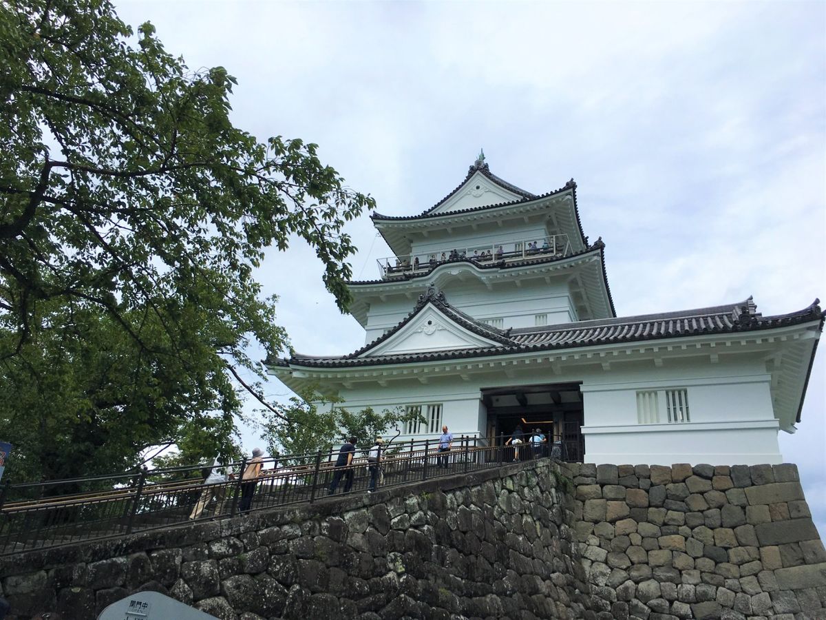 微妙なお天気の中、小田原に到着です！
、、、新幹線で。🚅🤜🤛
乗車時間15...