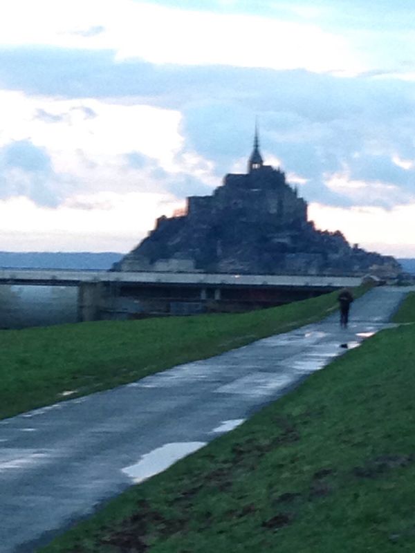 フランス・シテ島「モンサンミッシェル　ノートルダム大聖堂」の写真：ラプンツェルのモデルにもなったモンサンミ...