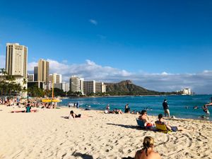 カイルアは天気悪かったけど、ワイキキは晴れてた☀️
お揃いの88teesの...