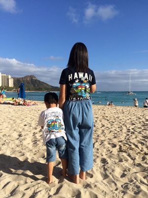 カイルアは天気悪かったけど、ワイキキは晴れてた☀️
お揃いの88teesの...