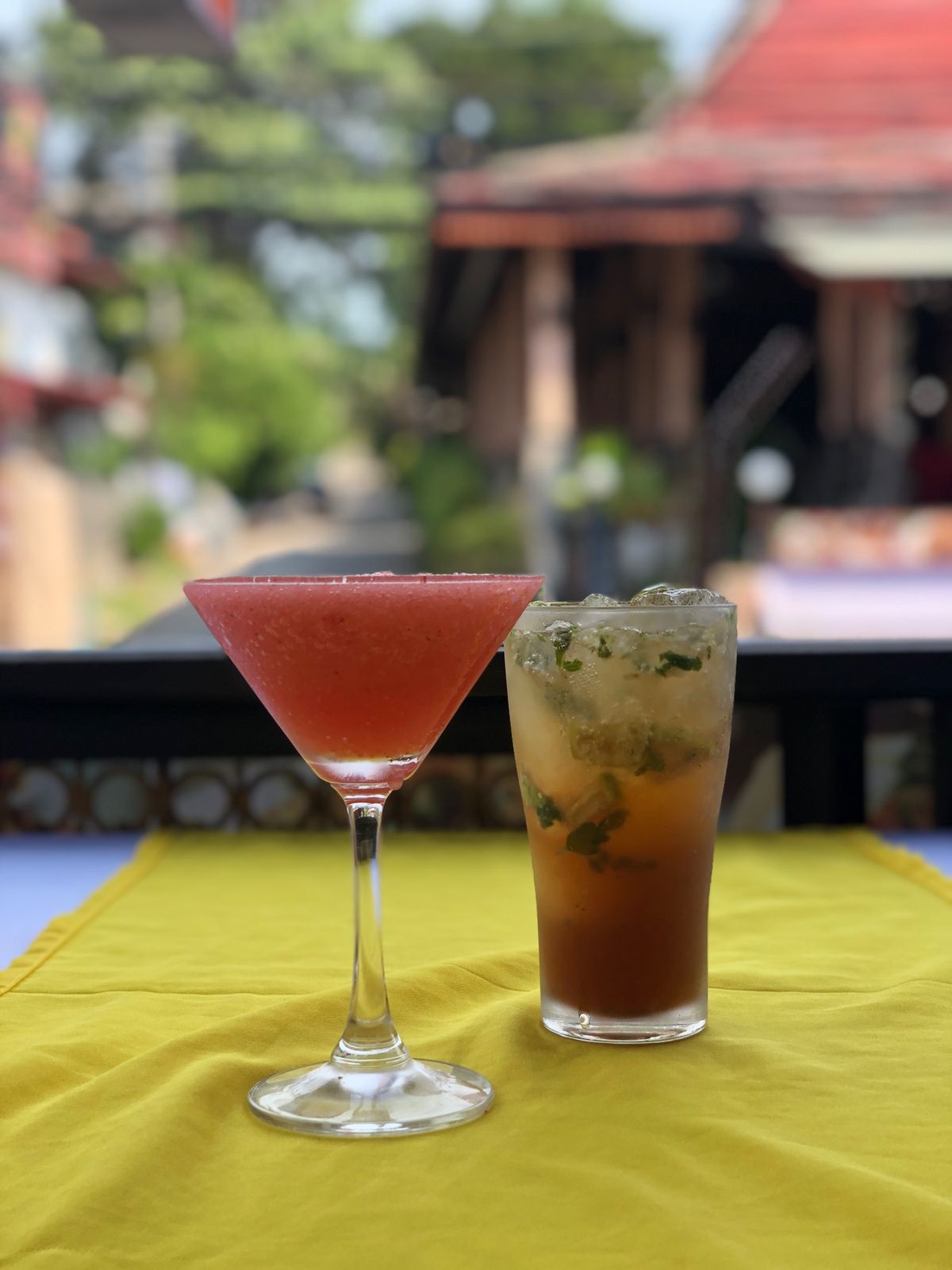 友達と2回目のKoh Tao島。好きすぎて一年後の同じ時期に来た。今回は雨...