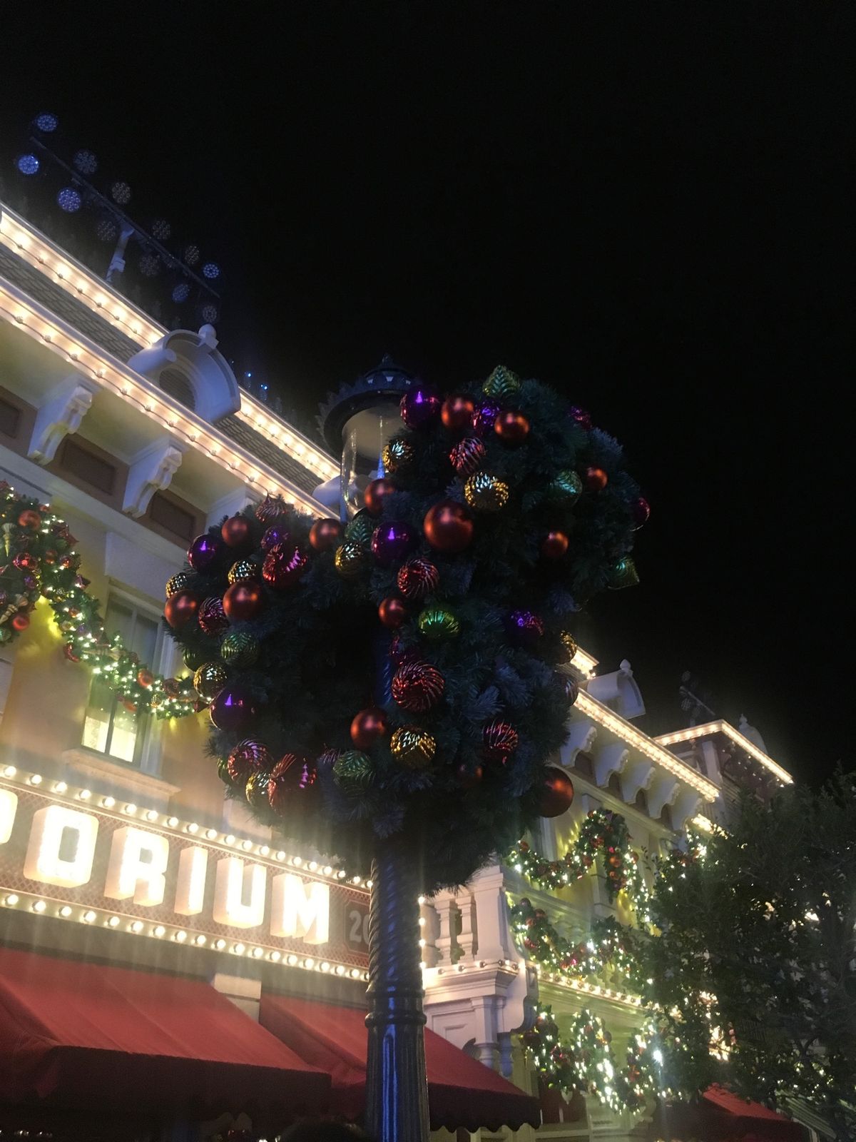 香港ディズニーランド！
ホテルからバスが出てました^ ^
有料だけど、楽ー...