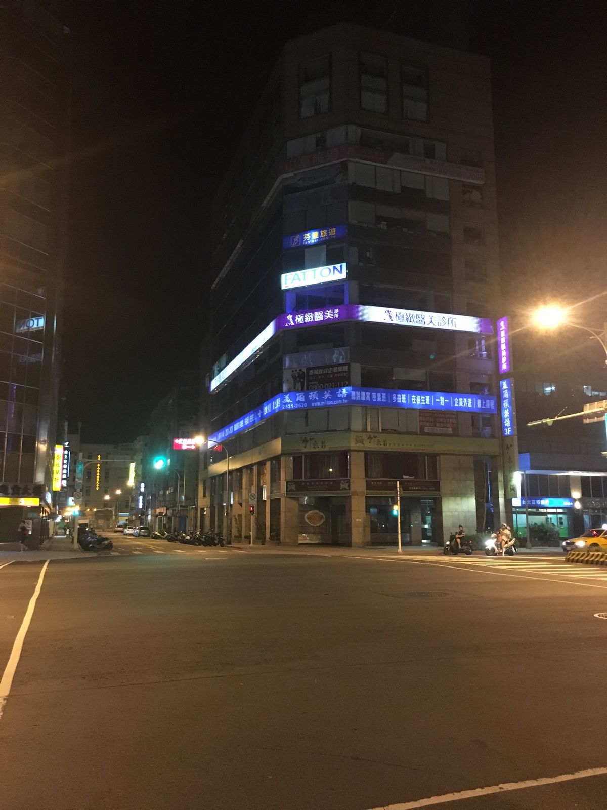 夜の台北をぶらぶら。
遅くまで出歩けるから、いつも寝不足です笑