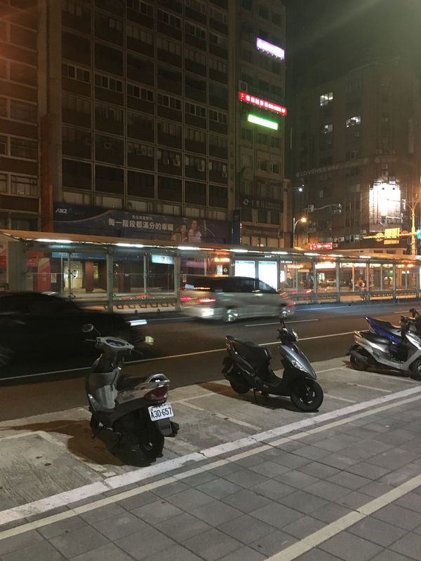 台湾・台北「台北満喫旅」の写真：夜の台北をぶらぶら。
遅くまで出歩けるか...