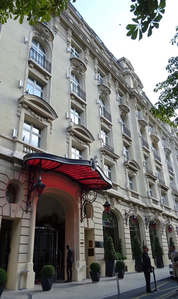フランス・Paris「Paris Le Royal Monceau 」の写真：夏休みのだーれも居ないParisでスタル...