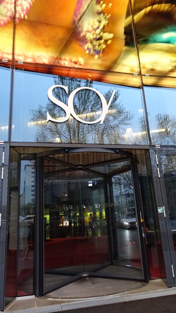 オーストリア・Vienna「7回目のミラノサローネー①」の写真：Jean NouvelのSoではコンセプ...