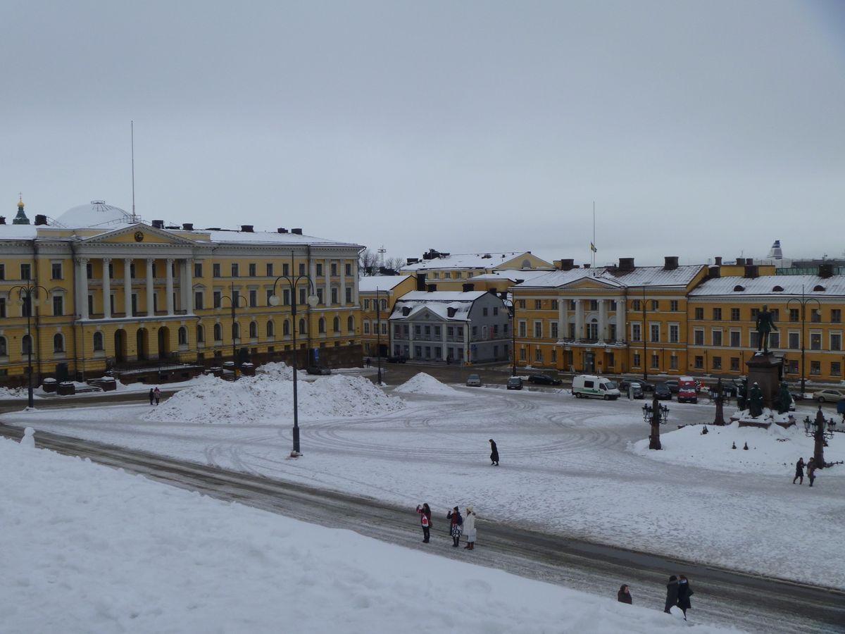 雪のヘルシンキ大聖堂。
