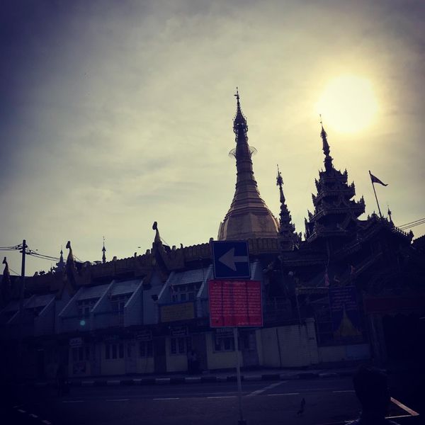 ミャンマー・ヤンゴン「hanging out day 🇻🇳🛫🇲🇲🛬came to Yangon」の写真