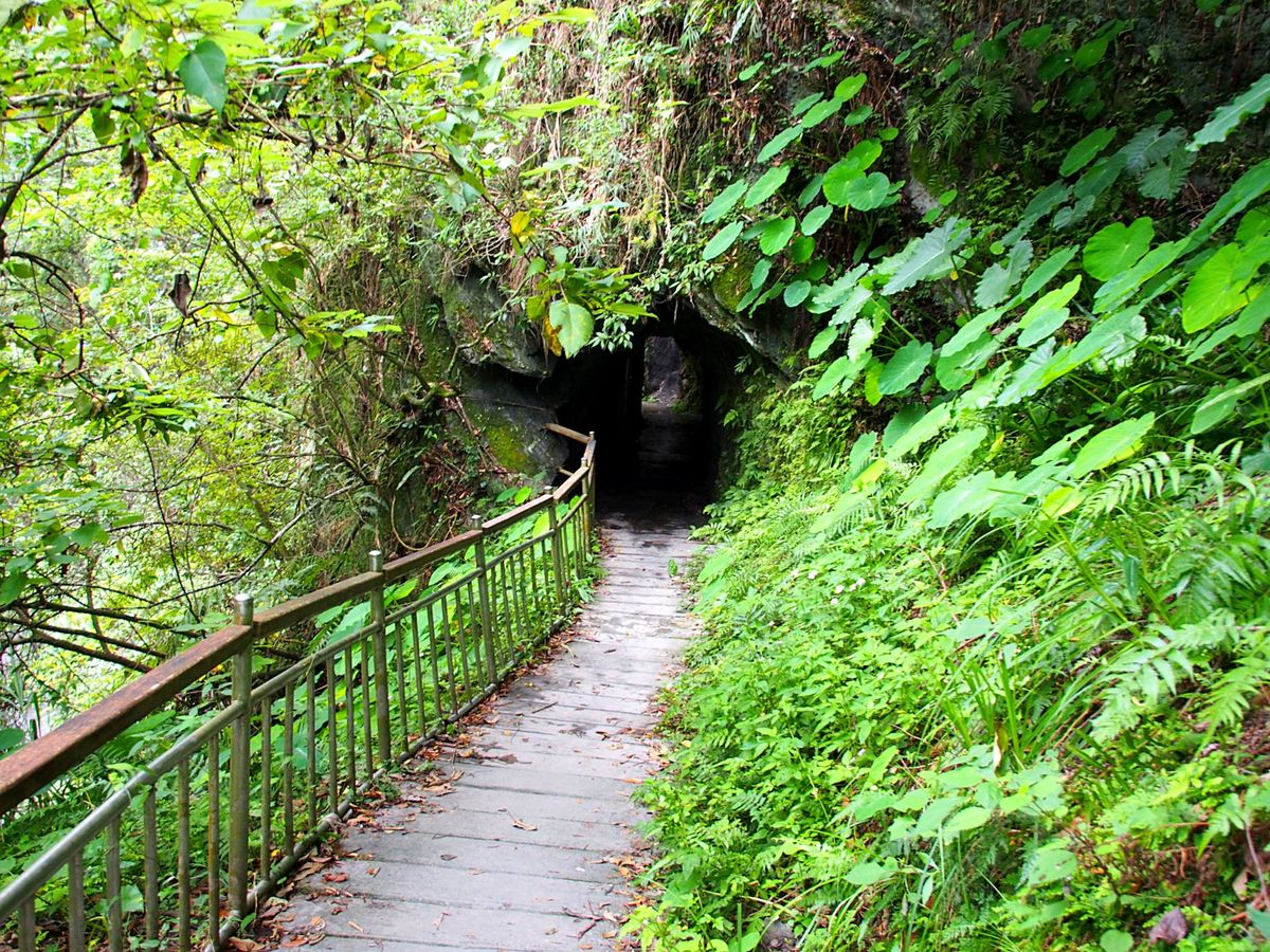 文山温泉
太魯閣峡谷に湧き出る文山温泉は、わかりにくい場所にある川沿いの無...