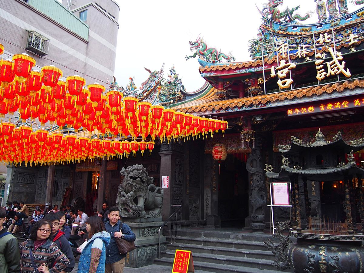 士林夜市
台北に旅行に来た人なら絶対に行くのが士林夜市。
台北にも他の街に...