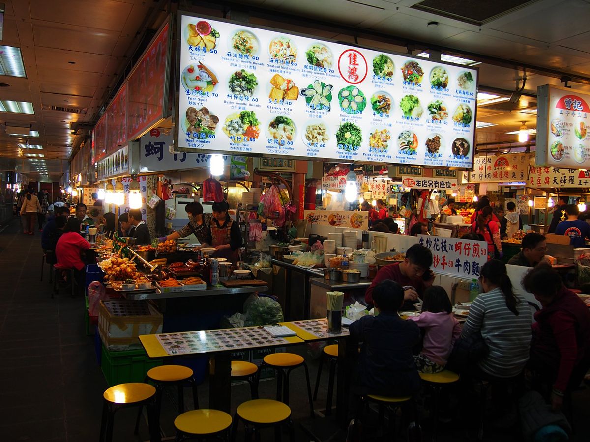 士林夜市
台北に旅行に来た人なら絶対に行くのが士林夜市。
台北にも他の街に...
